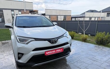Toyota RAV4, 2016 год, 2 000 000 рублей, 2 фотография
