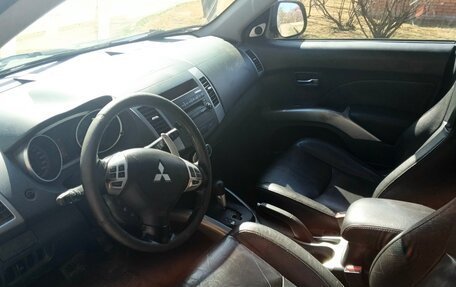 Mitsubishi Outlander III рестайлинг 3, 2008 год, 900 000 рублей, 9 фотография