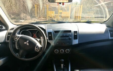Mitsubishi Outlander III рестайлинг 3, 2008 год, 900 000 рублей, 10 фотография