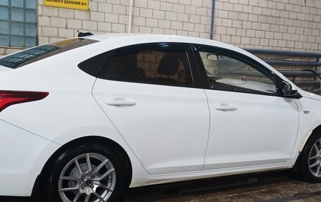 Hyundai Solaris II рестайлинг, 2017 год, 1 100 000 рублей, 1 фотография