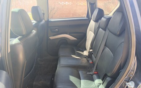 Mitsubishi Outlander III рестайлинг 3, 2008 год, 900 000 рублей, 7 фотография