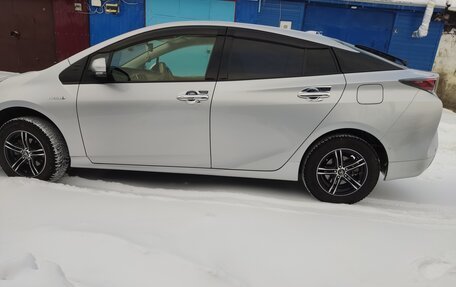 Toyota Prius IV XW50, 2017 год, 1 950 000 рублей, 2 фотография
