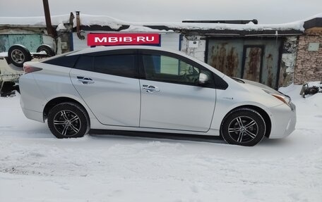 Toyota Prius IV XW50, 2017 год, 1 950 000 рублей, 3 фотография