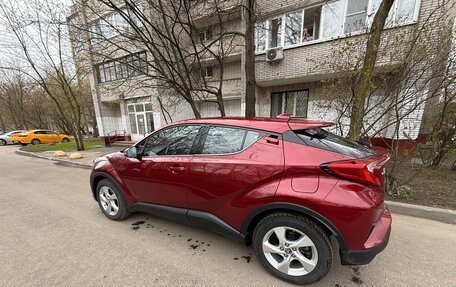 Toyota C-HR I рестайлинг, 2019 год, 2 700 000 рублей, 4 фотография