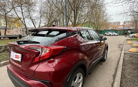 Toyota C-HR I рестайлинг, 2019 год, 2 700 000 рублей, 5 фотография