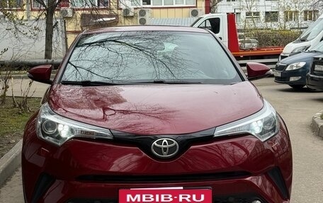 Toyota C-HR I рестайлинг, 2019 год, 2 700 000 рублей, 8 фотография