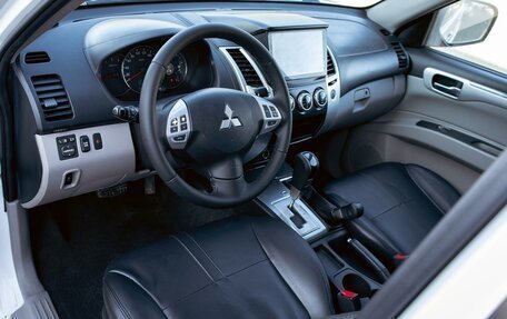 Mitsubishi Pajero Sport II рестайлинг, 2015 год, 1 455 000 рублей, 13 фотография