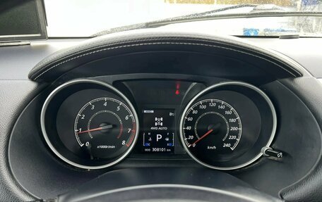 Mitsubishi Outlander III рестайлинг 3, 2010 год, 986 000 рублей, 11 фотография