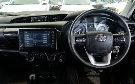 Toyota Hilux VIII, 2022 год, 5 000 000 рублей, 9 фотография
