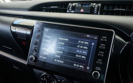Toyota Hilux VIII, 2022 год, 5 000 000 рублей, 10 фотография