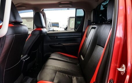 Toyota Hilux VIII, 2022 год, 5 000 000 рублей, 15 фотография