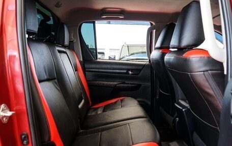 Toyota Hilux VIII, 2022 год, 5 000 000 рублей, 17 фотография