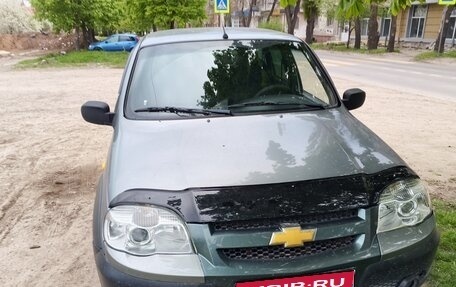 Chevrolet Niva I рестайлинг, 2010 год, 500 000 рублей, 1 фотография