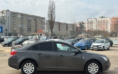 Chevrolet Cruze II, 2011 год, 909 000 рублей, 4 фотография