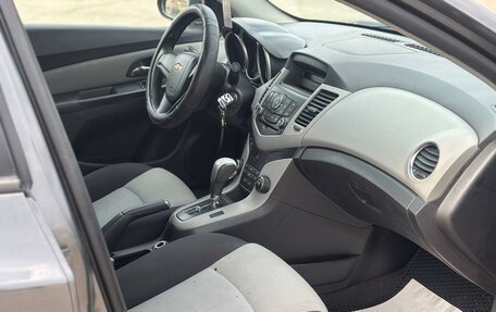 Chevrolet Cruze II, 2011 год, 909 000 рублей, 13 фотография