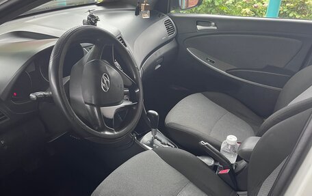 Hyundai Solaris II рестайлинг, 2013 год, 800 000 рублей, 4 фотография