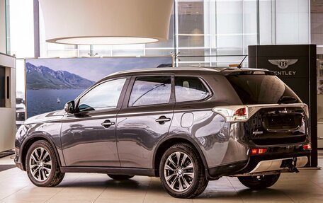 Mitsubishi Outlander III рестайлинг 3, 2014 год, 1 175 000 рублей, 4 фотография