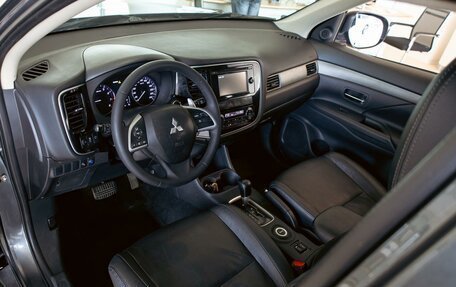 Mitsubishi Outlander III рестайлинг 3, 2014 год, 1 175 000 рублей, 13 фотография