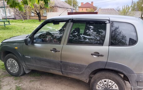 Chevrolet Niva I рестайлинг, 2010 год, 500 000 рублей, 3 фотография