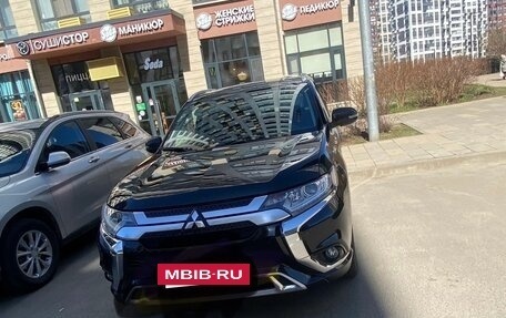 Mitsubishi Outlander III рестайлинг 3, 2022 год, 3 100 000 рублей, 2 фотография