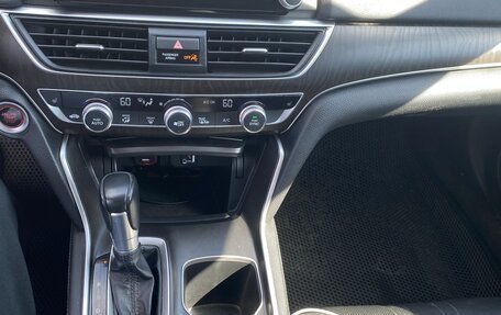 Honda Accord IX рестайлинг, 2020 год, 2 500 000 рублей, 11 фотография