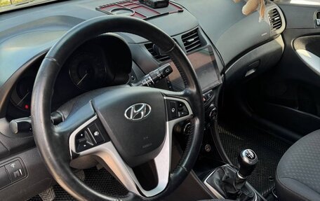 Hyundai Solaris II рестайлинг, 2012 год, 950 000 рублей, 13 фотография