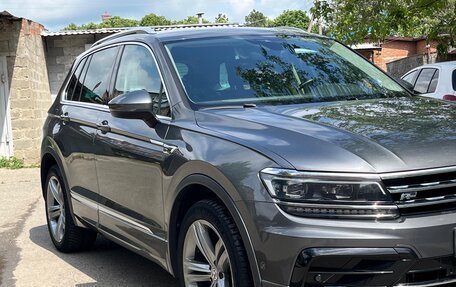 Volkswagen Tiguan II, 2019 год, 3 199 999 рублей, 2 фотография