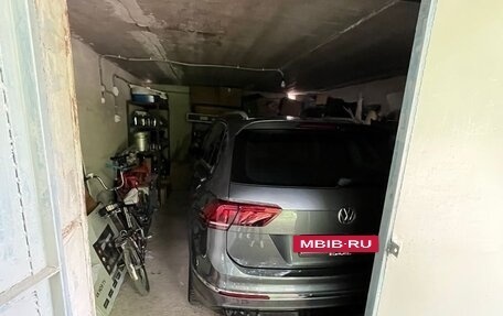 Volkswagen Tiguan II, 2019 год, 3 199 999 рублей, 17 фотография