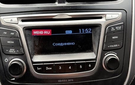 Hyundai Solaris II рестайлинг, 2015 год, 1 000 000 рублей, 10 фотография