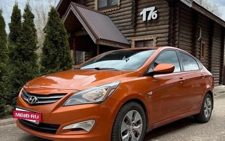 Hyundai Solaris II рестайлинг, 2015 год, 1 000 000 рублей, 2 фотография