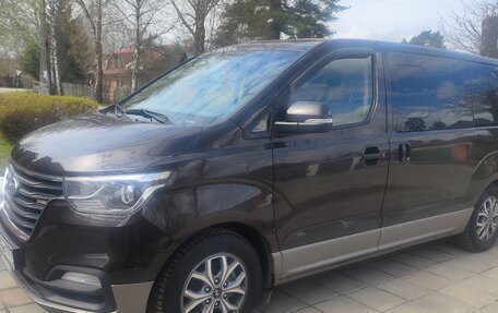 Hyundai H-1 II рестайлинг, 2018 год, 2 520 000 рублей, 1 фотография