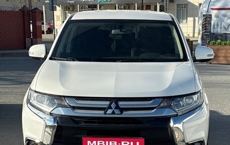 Mitsubishi Outlander III рестайлинг 3, 2015 год, 1 860 000 рублей, 1 фотография