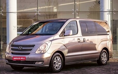 Hyundai Grand Starex Grand Starex I рестайлинг 2, 2015 год, 1 595 000 рублей, 1 фотография