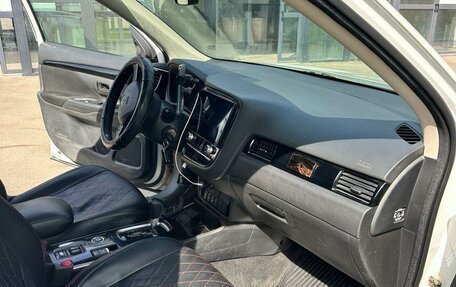 Mitsubishi Outlander III рестайлинг 3, 2022 год, 2 550 000 рублей, 5 фотография