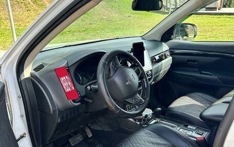 Mitsubishi Outlander III рестайлинг 3, 2022 год, 2 550 000 рублей, 2 фотография