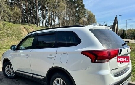 Mitsubishi Outlander III рестайлинг 3, 2022 год, 2 550 000 рублей, 8 фотография