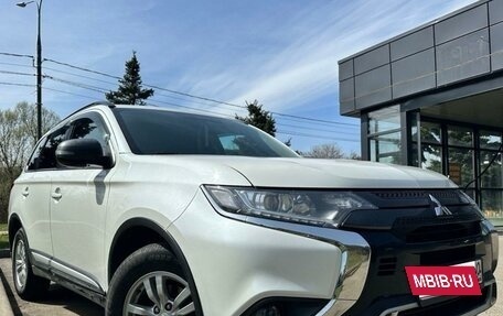 Mitsubishi Outlander III рестайлинг 3, 2022 год, 2 550 000 рублей, 7 фотография