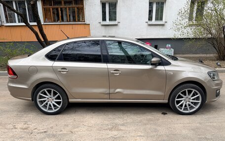 Volkswagen Polo VI (EU Market), 2015 год, 750 000 рублей, 2 фотография