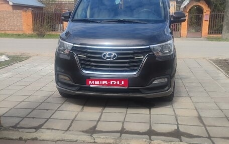 Hyundai H-1 II рестайлинг, 2018 год, 2 520 000 рублей, 2 фотография