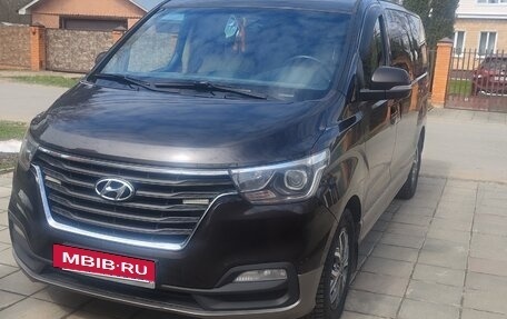 Hyundai H-1 II рестайлинг, 2018 год, 2 520 000 рублей, 3 фотография