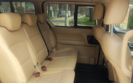 Hyundai H-1 II рестайлинг, 2018 год, 2 520 000 рублей, 22 фотография
