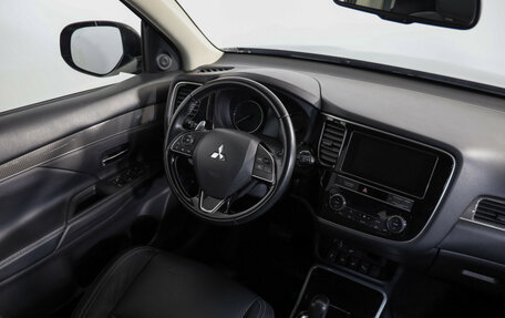 Mitsubishi Outlander III рестайлинг 3, 2019 год, 2 499 000 рублей, 8 фотография