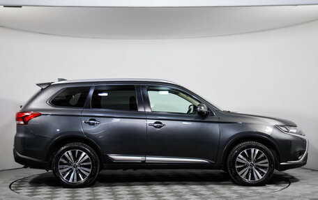Mitsubishi Outlander III рестайлинг 3, 2019 год, 2 499 000 рублей, 4 фотография
