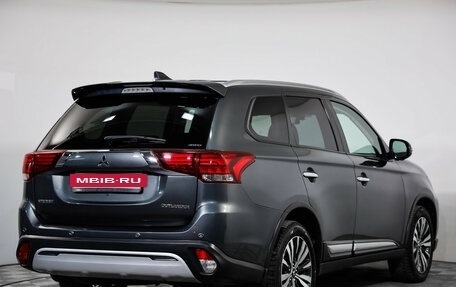 Mitsubishi Outlander III рестайлинг 3, 2019 год, 2 499 000 рублей, 5 фотография