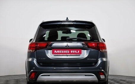 Mitsubishi Outlander III рестайлинг 3, 2019 год, 2 499 000 рублей, 6 фотография