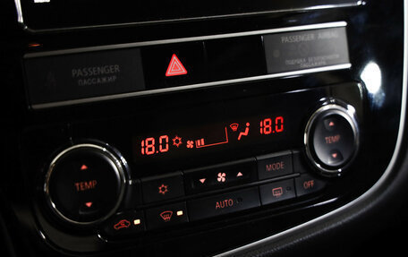 Mitsubishi Outlander III рестайлинг 3, 2019 год, 2 499 000 рублей, 15 фотография
