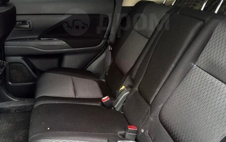 Mitsubishi Outlander III рестайлинг 3, 2015 год, 1 860 000 рублей, 10 фотография