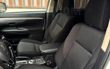 Mitsubishi Outlander III рестайлинг 3, 2015 год, 1 860 000 рублей, 7 фотография