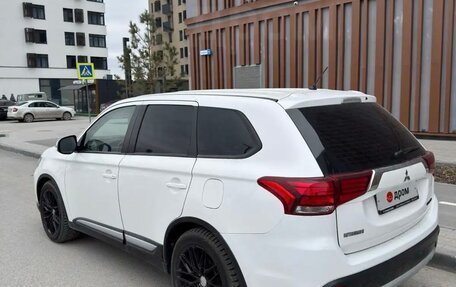 Mitsubishi Outlander III рестайлинг 3, 2015 год, 1 860 000 рублей, 3 фотография