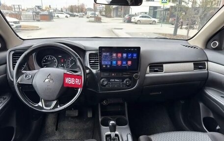 Mitsubishi Outlander III рестайлинг 3, 2015 год, 1 860 000 рублей, 6 фотография